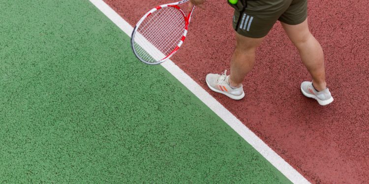How to Hold a Tennis Racket